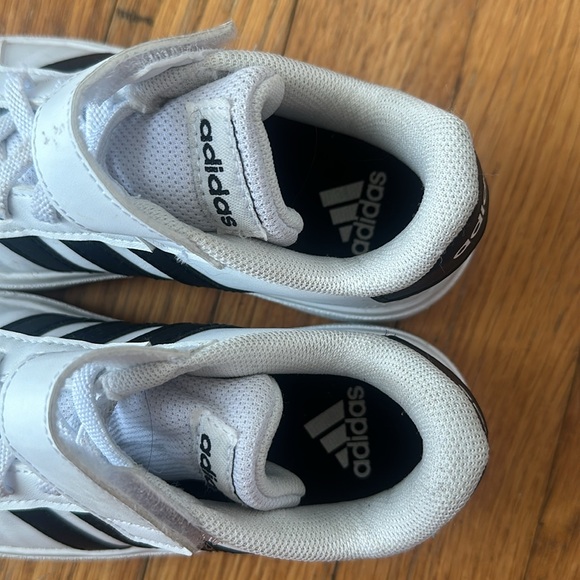 Adidas Classic Boys White Sneakers - Picture 5 of 6